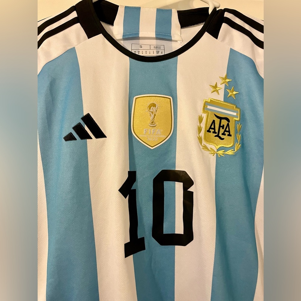 Messi Argentina Jersey - Picture 2 of 5